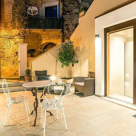 ベッド・アンド・ブレックファスト De Gulia Charme And Relax 4*